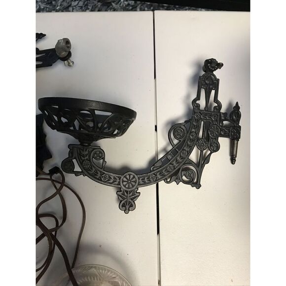 Antique Cast Iron Double Wall Mount Oil Lamp Bracket with two Oil Lamps And Plug - Picture 7 of 14